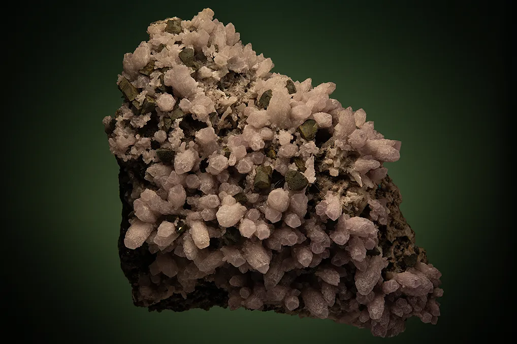 Quartz var. Amethyst with Chalcopyrite image