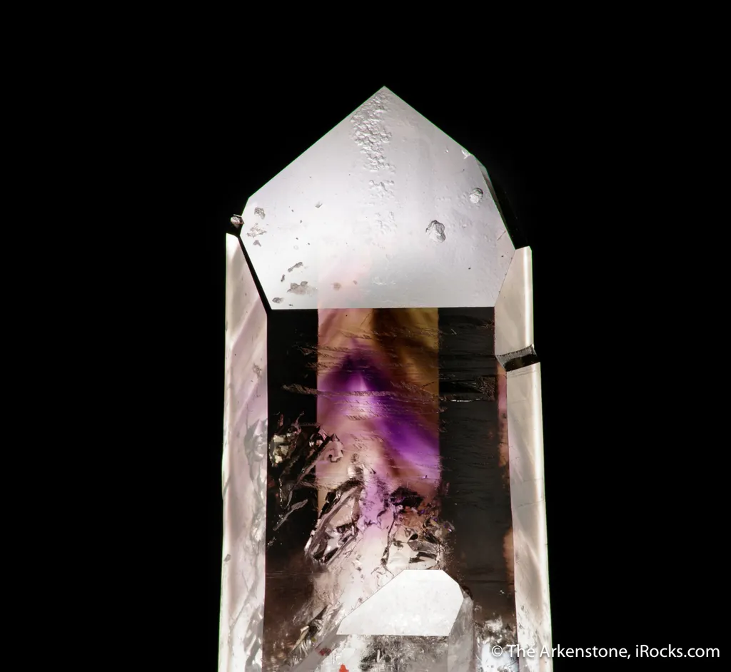 Quartz var. Amethyst with enhydro bubble image