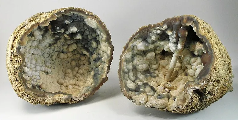 Quartz (Var: Chalcedony) image