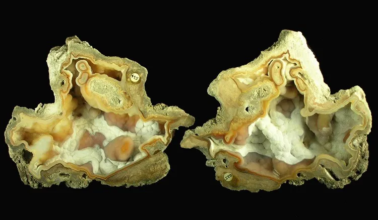 Quartz (Var: Chalcedony) image