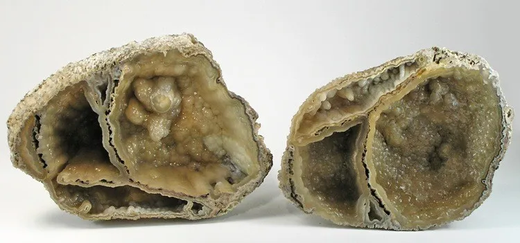 Quartz (Var: Chalcedony) image