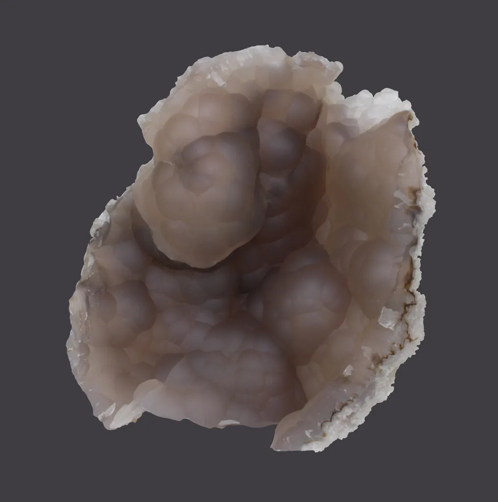 Quartz var. Chalcedony from USA, New Jersey, Watchung, Fanwood Quarry image