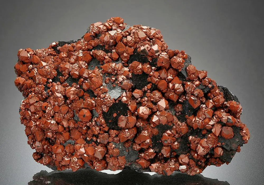 Quartz var. EISENKIESEL on Fluorite image