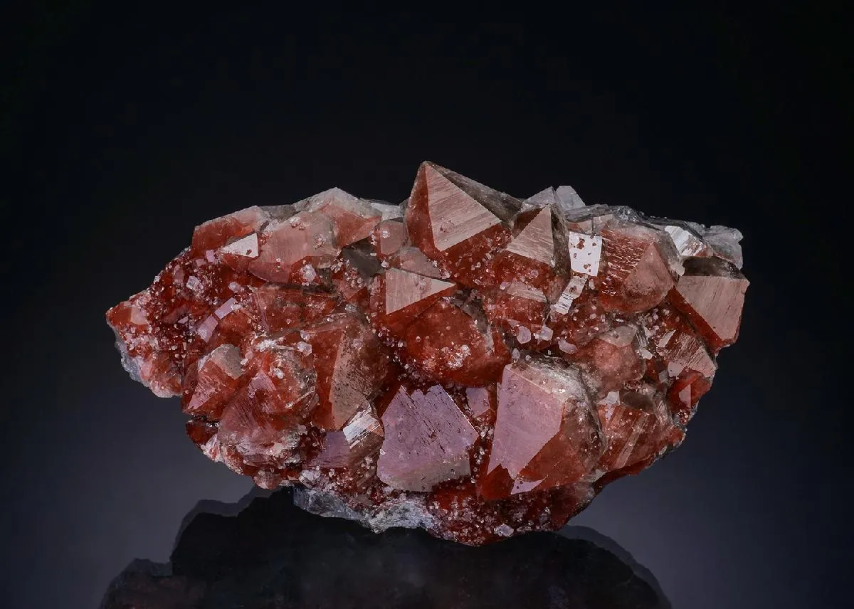 Quartz var. Eisenkiesel on Hematite - image 1