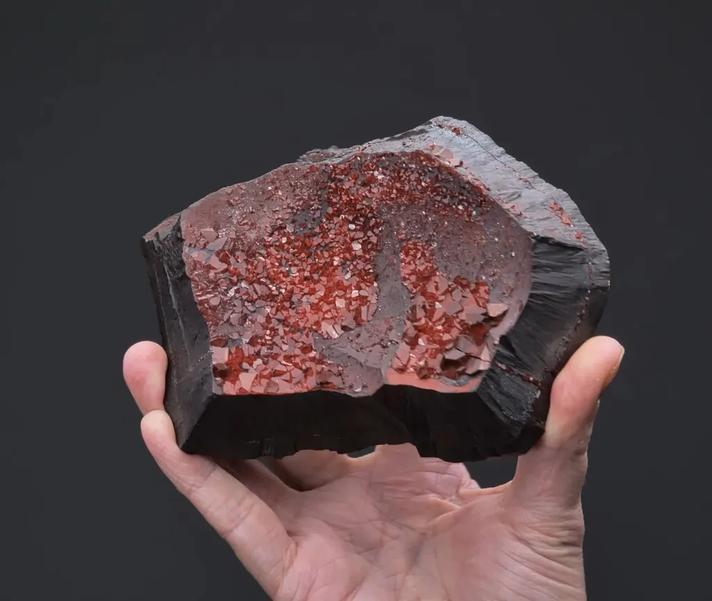 Quartz Var. EISENKIESEL on Hematite - image 2