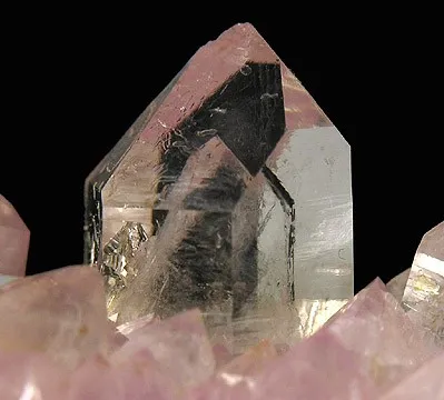 Quartz (Var: Rose Quartz) - image 2