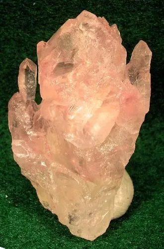 Quartz (Var: Rose Quartz) image