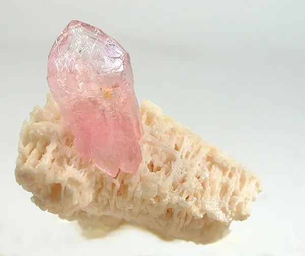 Quartz (Var: Rose Quartz), Albite image