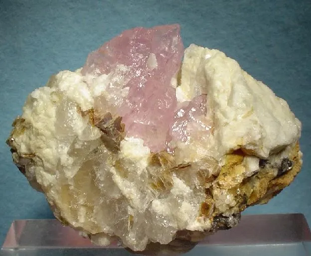 Quartz (Var: Rose Quartz), Albite - image 1