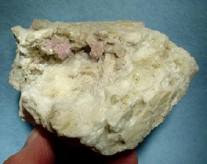 Quartz (Var: Rose Quartz), Albite image