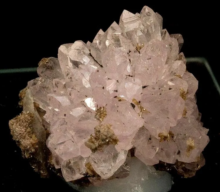 Quartz (Var: Rose Quartz) image