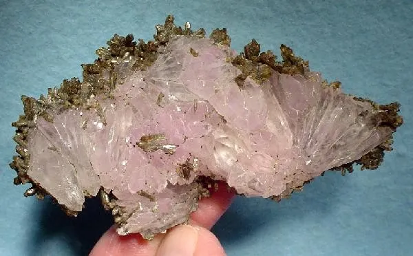 Quartz (Var: Rose Quartz), Eosphorite image