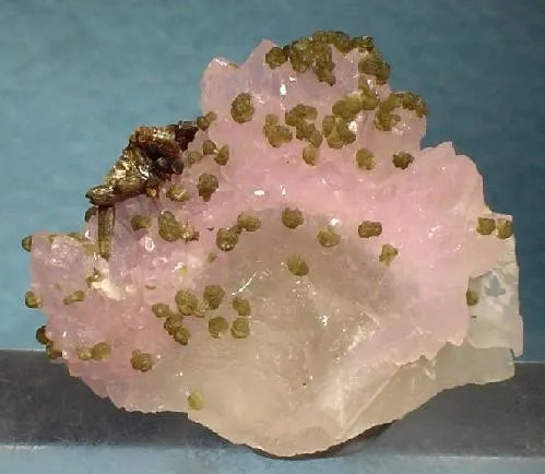 Quartz (Var: Rose Quartz), Eosphorite, Zanazziite image
