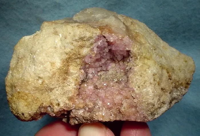 Quartz (Var: Rose Quartz), Quartz - image 2