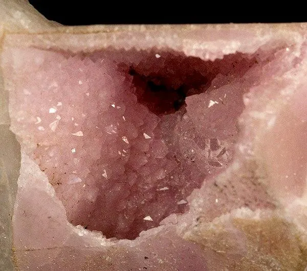 Quartz (Var: Rose Quartz), Quartz - image 2