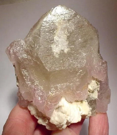 Quartz (Var: Rose Quartz), Quartz (Var: Smoky Quartz) image