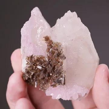 Quartz var. "Rose Quartz" with Eosphorite