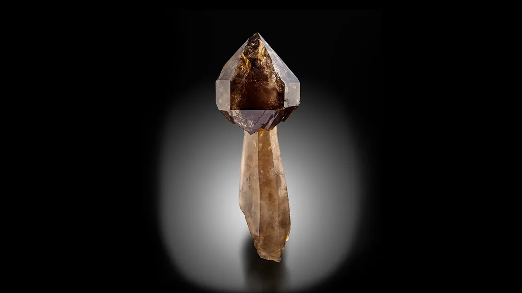 Quartz (var. Smoky) image