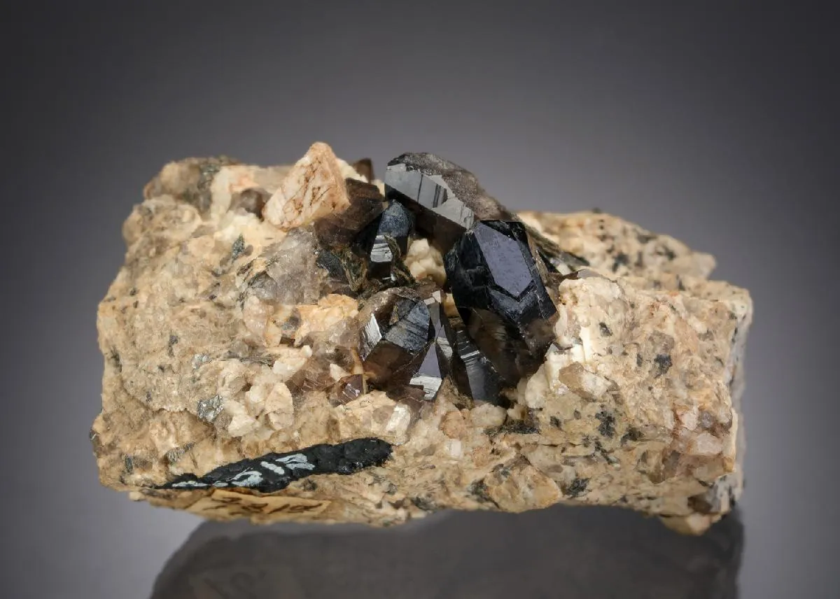 Quartz Var. SMOKY - image 1