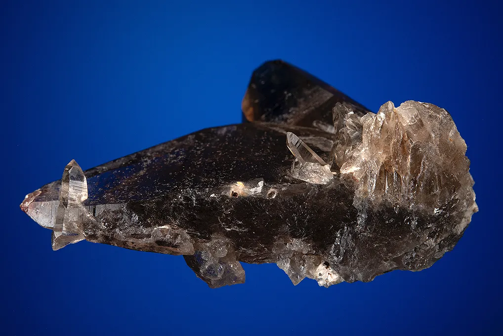 Quartz var. Smoky (Japan-law twin) - image 3