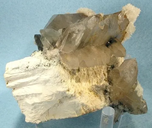 Quartz (Var: Smoky Quartz), Feldspar Group, Opal (Var: Opal-An) image