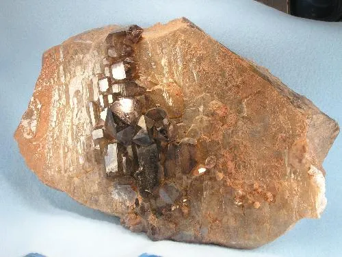 Quartz (Var: Smoky Quartz), Quartz (Var: Amethyst), Quartz image