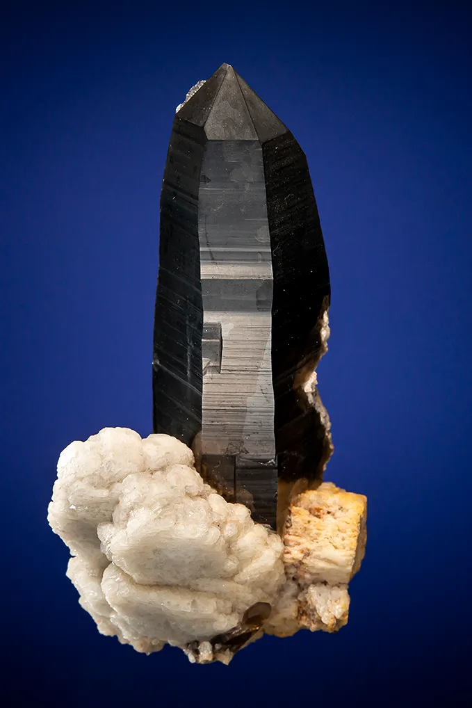 Quartz var. Smoky with Albite image