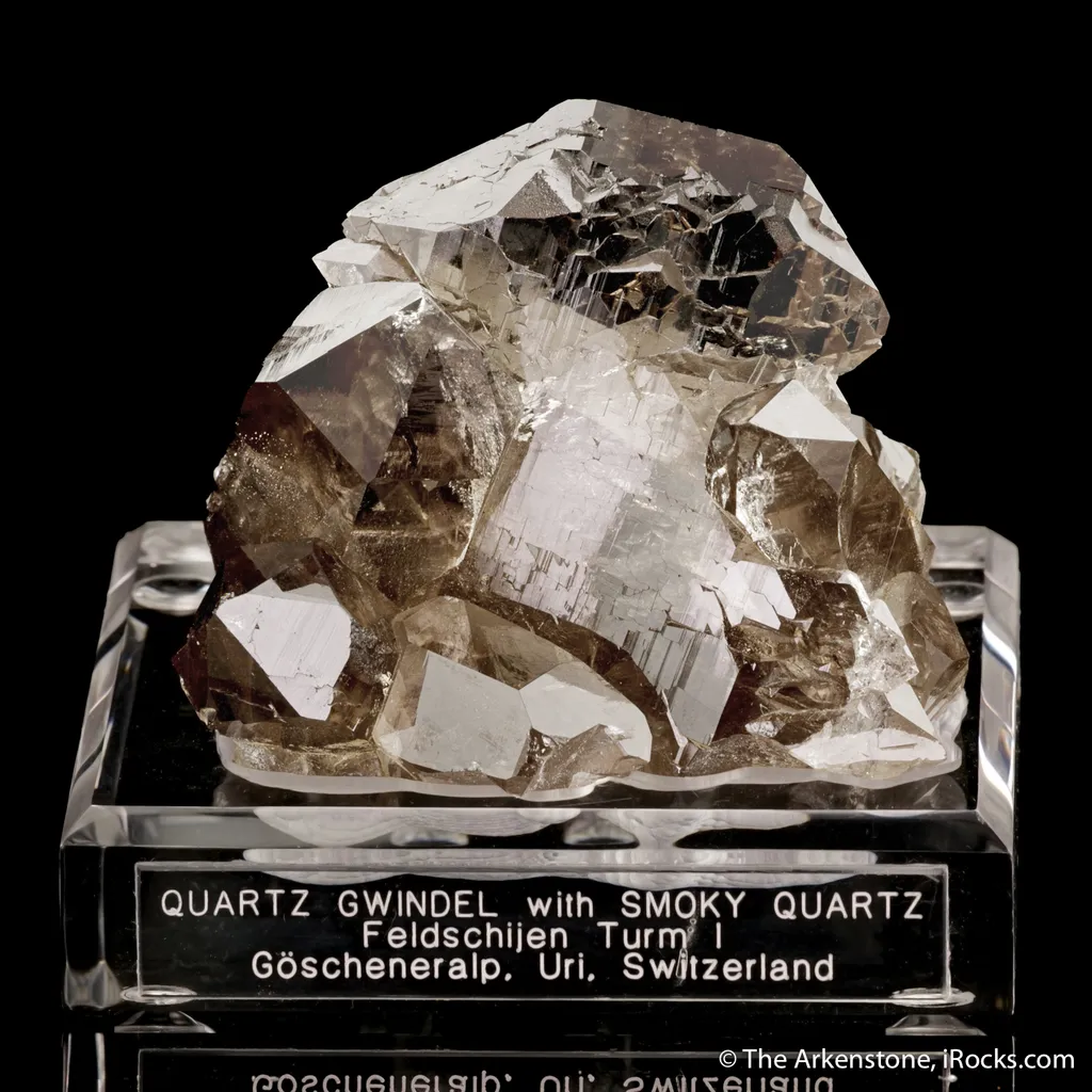 Quartz var. Smoky with Gwindel image