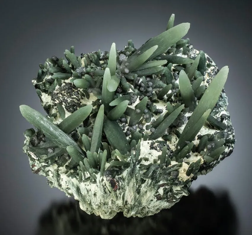 Quartz (variety prase) with Hematite - image 1