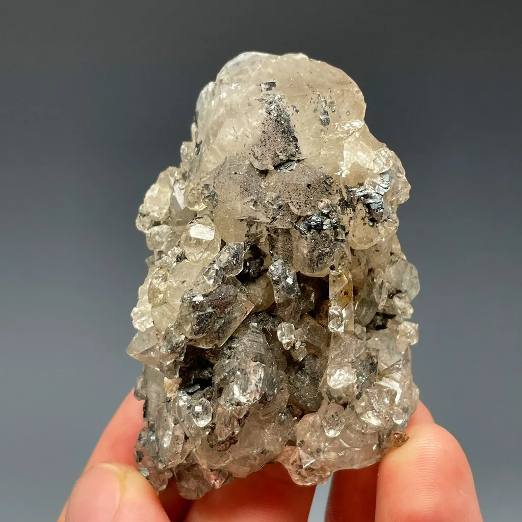 Quartz w Hematite image