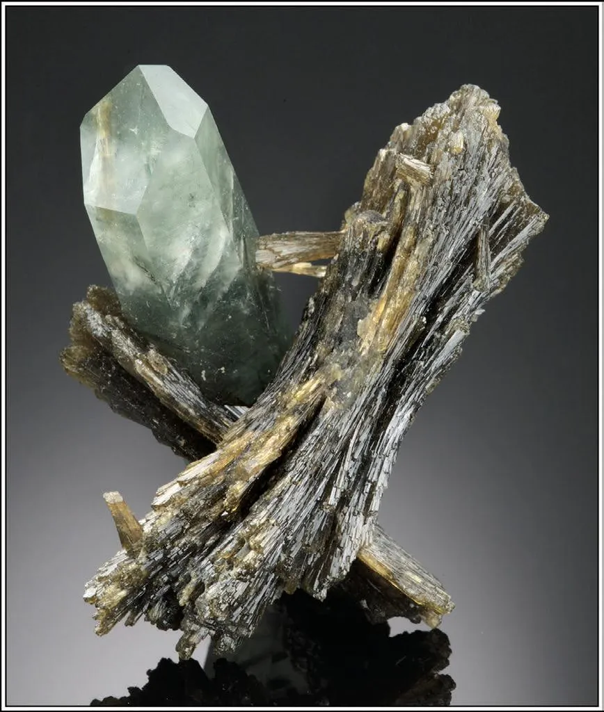Quartz with Actinolite inclusions and Epidote image