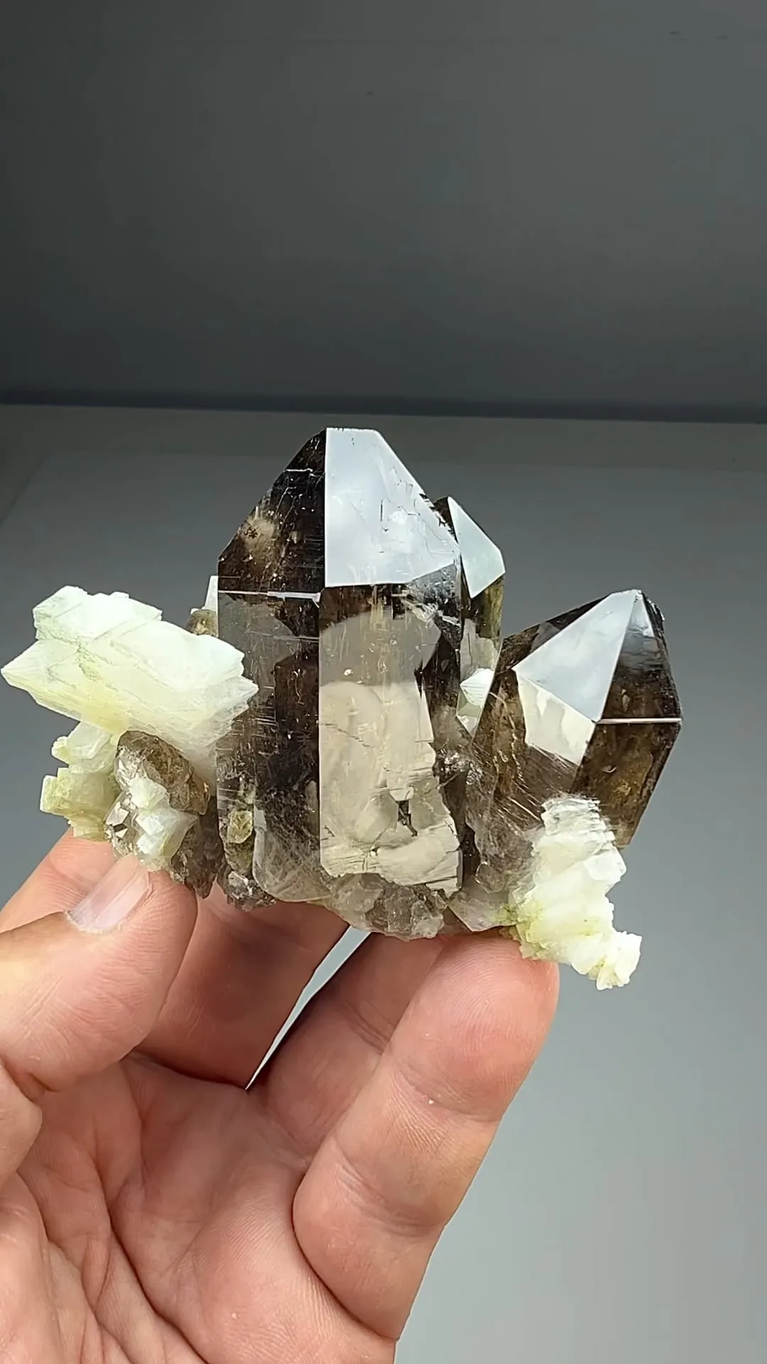 Quartz with Adularia (2256) - image 2