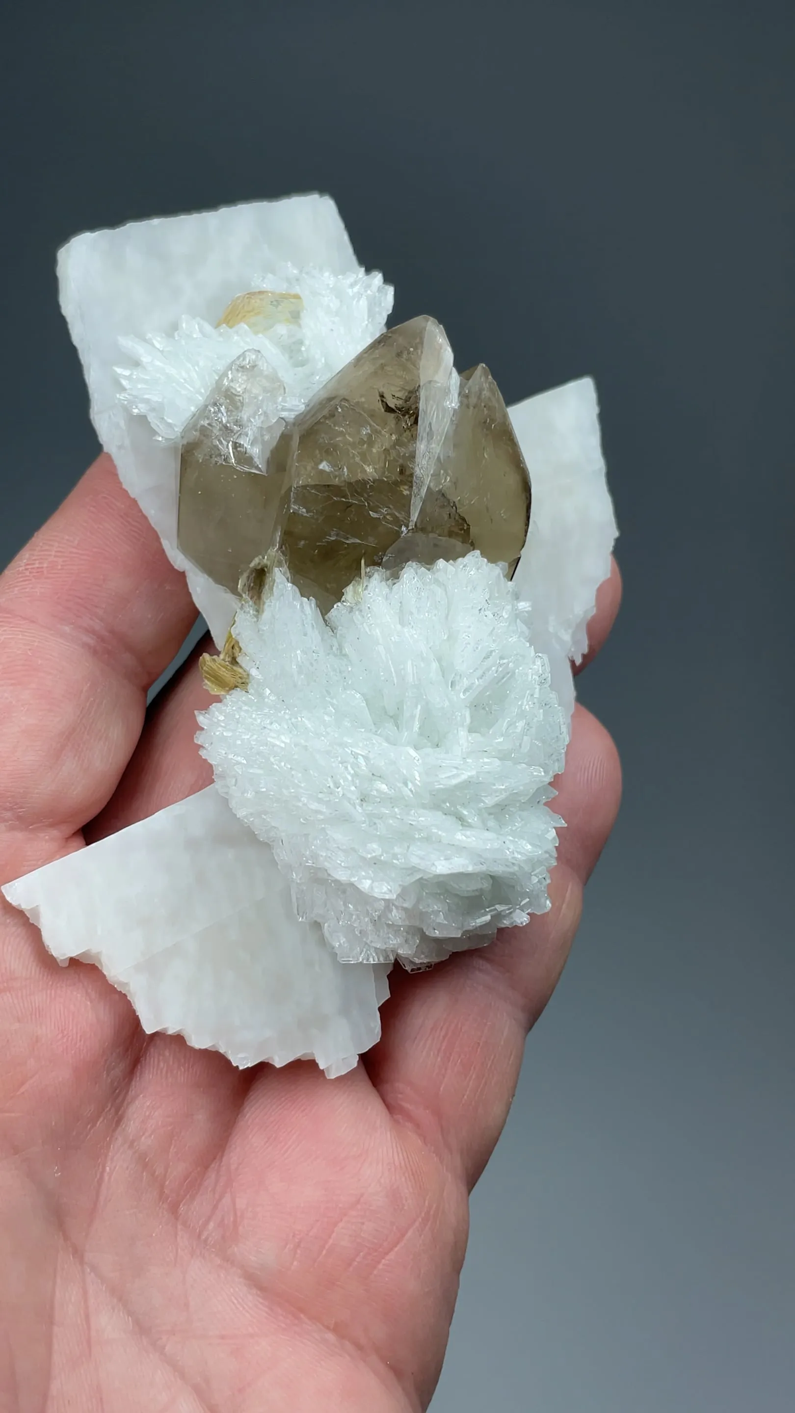 Quartz with Albite - image 2