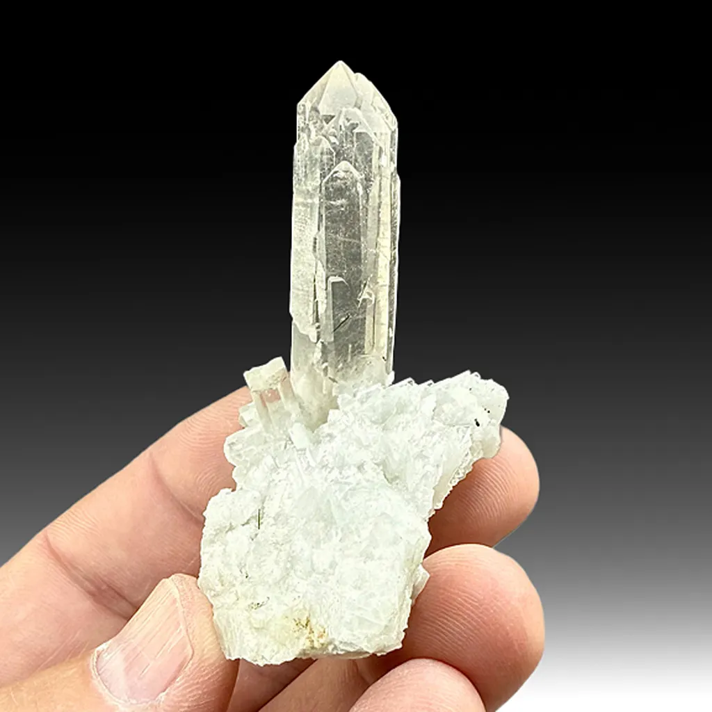 Quartz with Albite (690) image