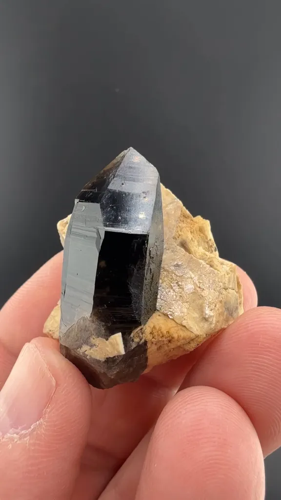 Quartz with Albite image