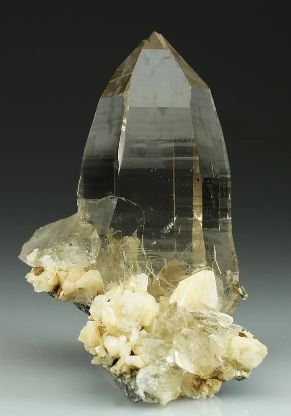 Quartz with Albite image