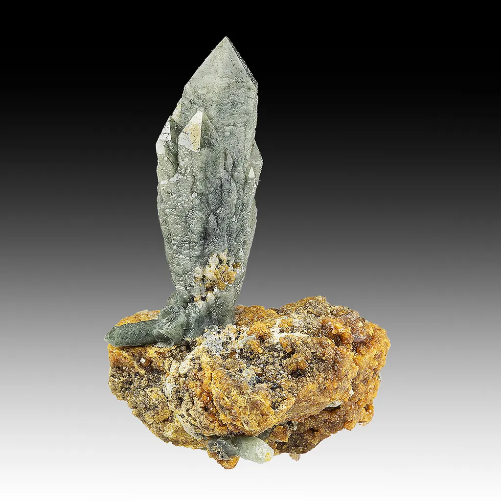 Quartz with Andradite image