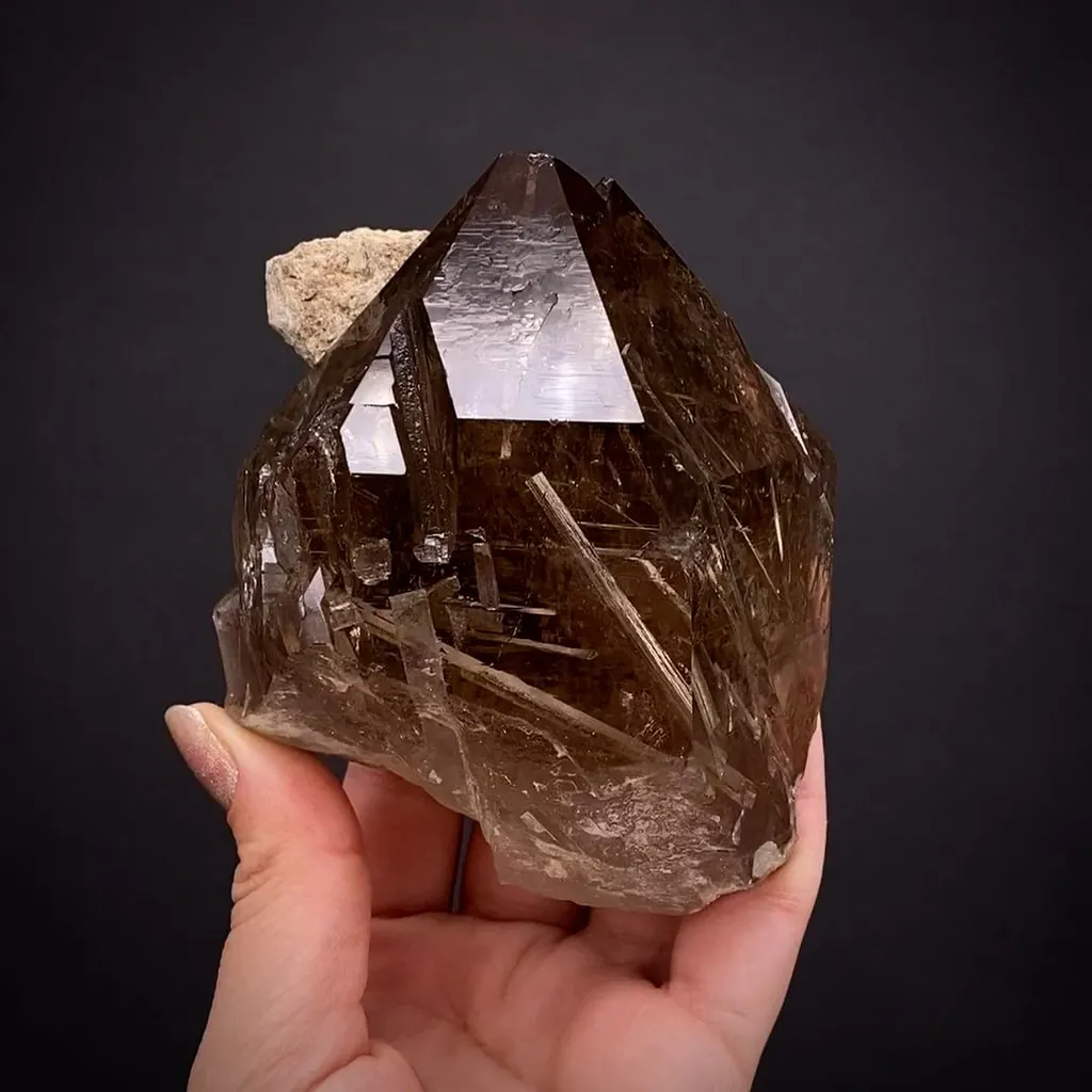 Quartz with Anhydrite Tube inclusions image