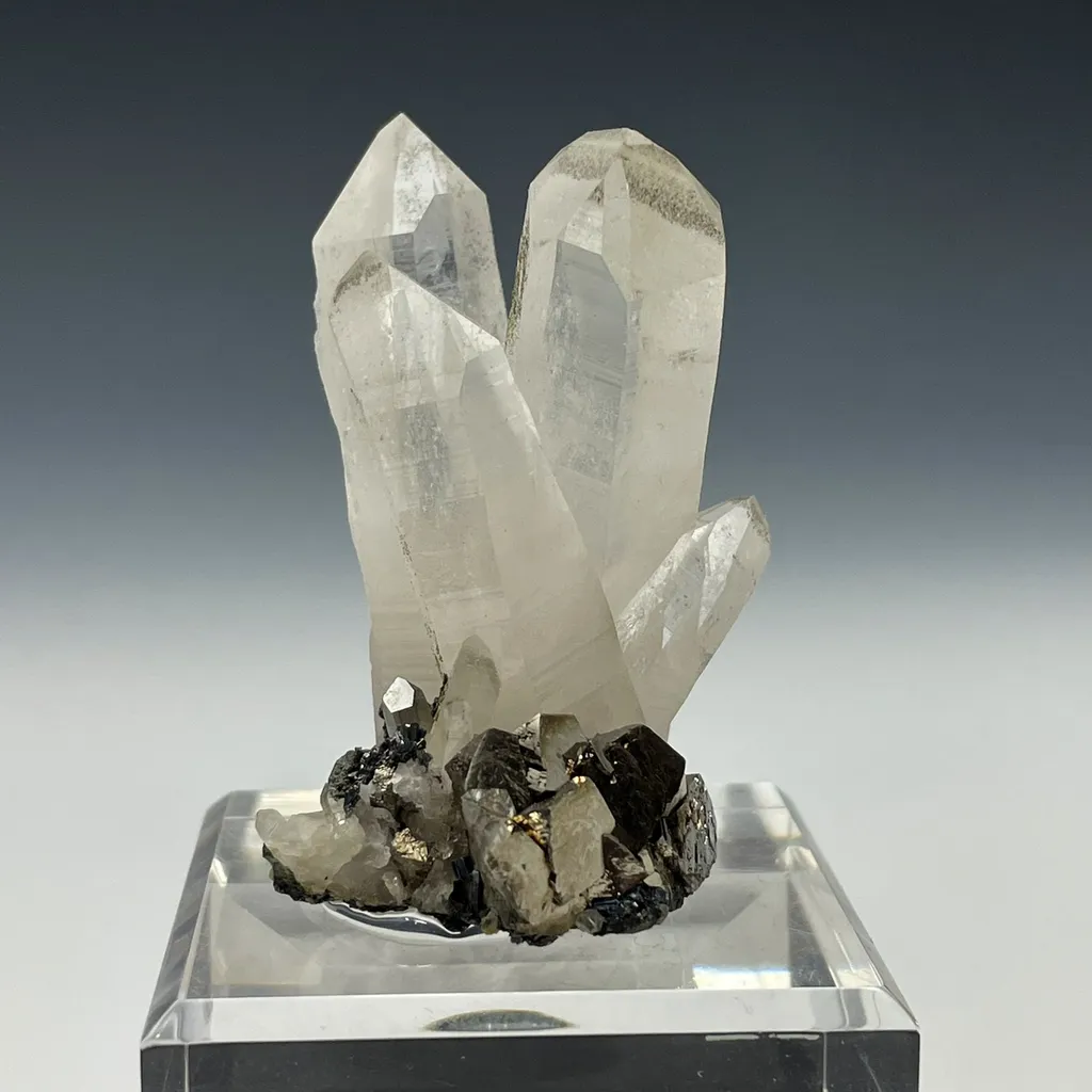 Quartz with Arsenopyrite image