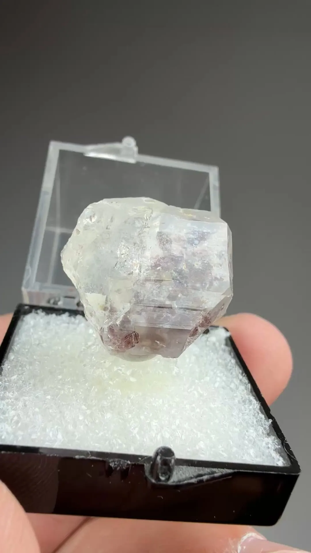 Quartz with Axinite inclusions - image 2