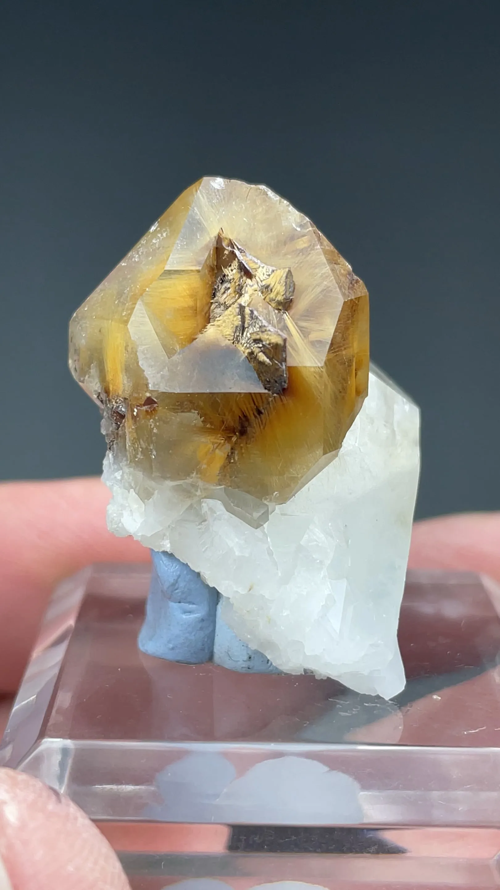 Quartz with Brookite, Rutile inclusions - image 2