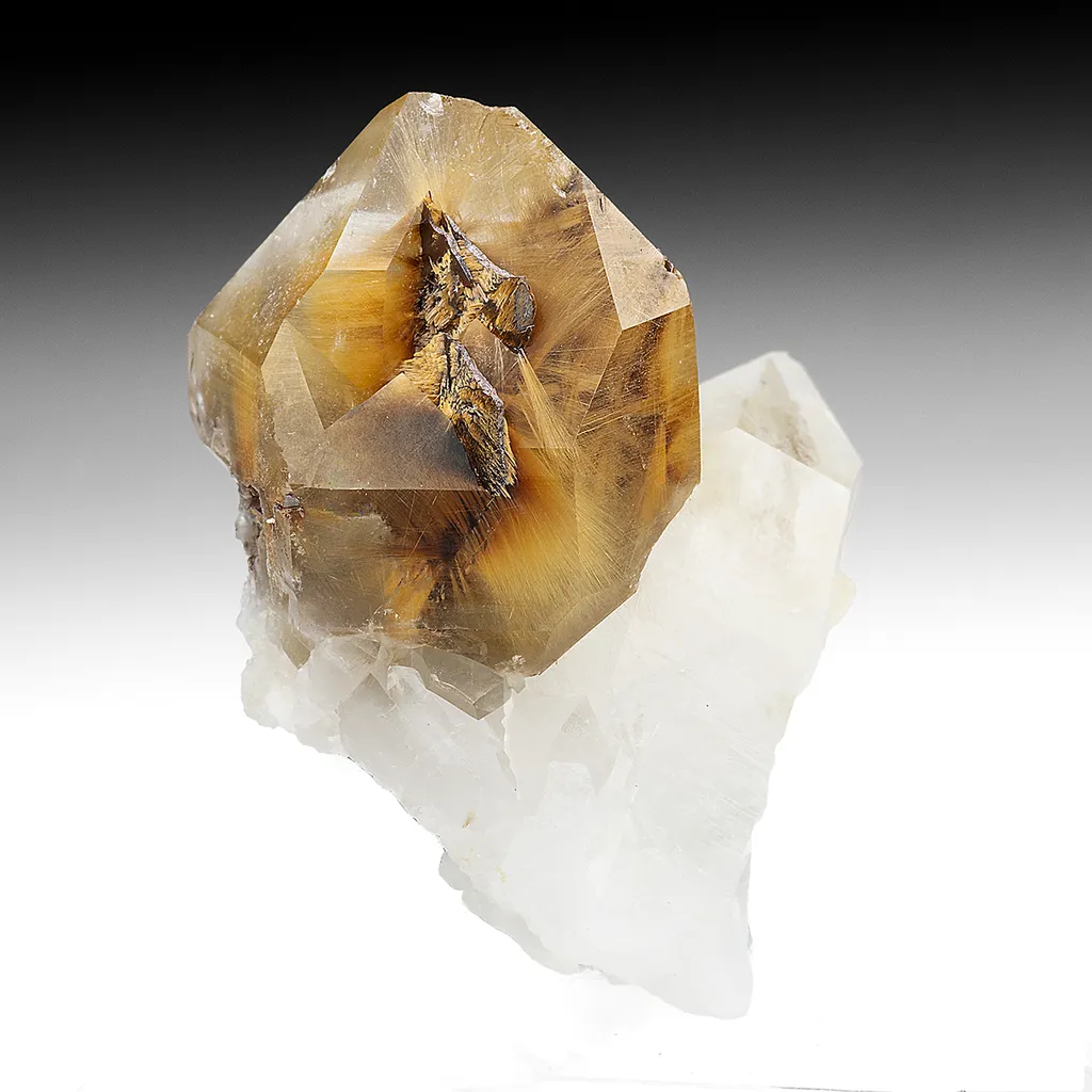 Quartz with Brookite, Rutile inclusions image