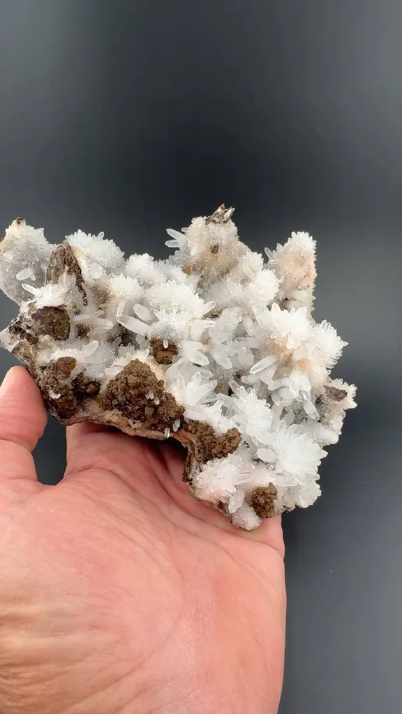 Quartz with Calcite, Siderite image