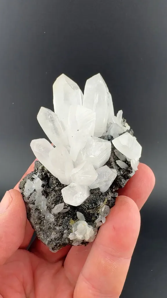 Quartz with Chalcopyrite image