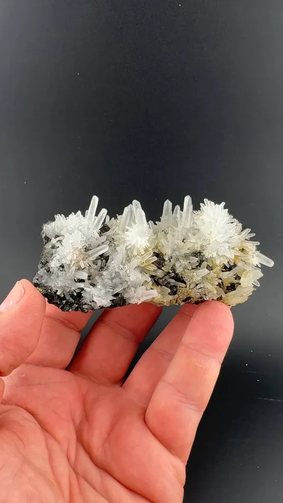 Quartz with Chalcopyrite image