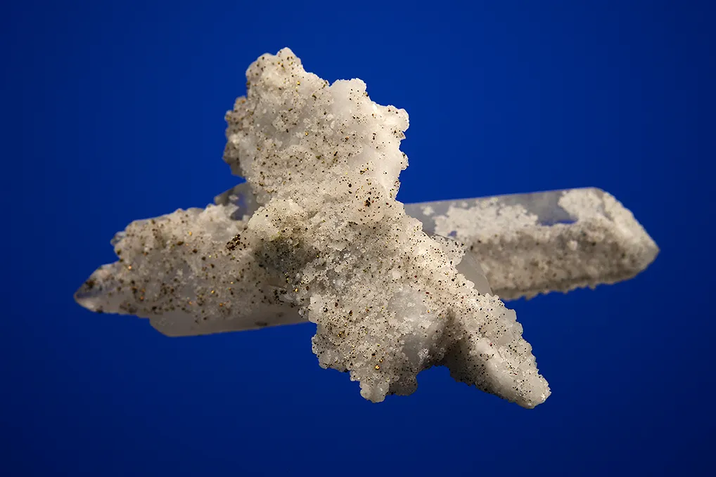 Quartz with Chalcopyrite, Calcite and Dolomite - image 4