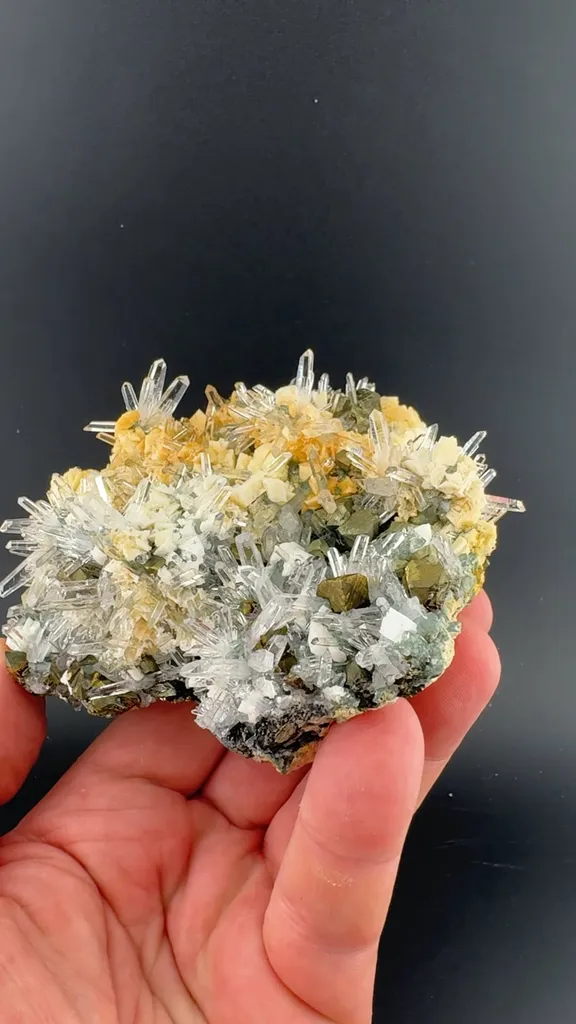 Quartz with Chalcopyrite, Dolomite image