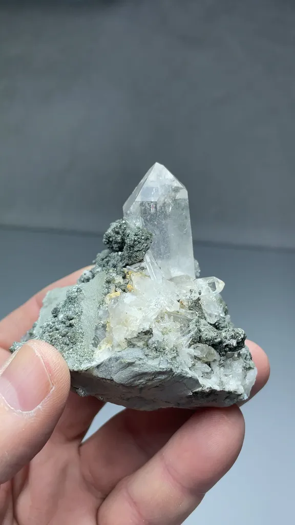 Quartz with Chlorite - image 2