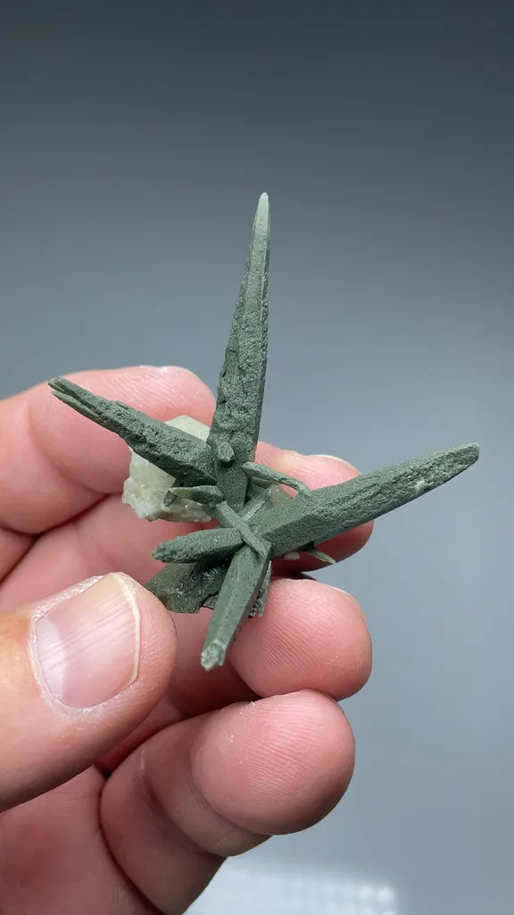 Quartz with Chlorite - image 2