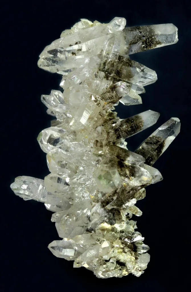 Quartz with Chlorite inclusions image